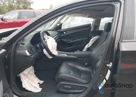 2018 Honda Accord Touring 2.0T z USA, uszkodzony, nr VIN 1HGCV2F97JA037799